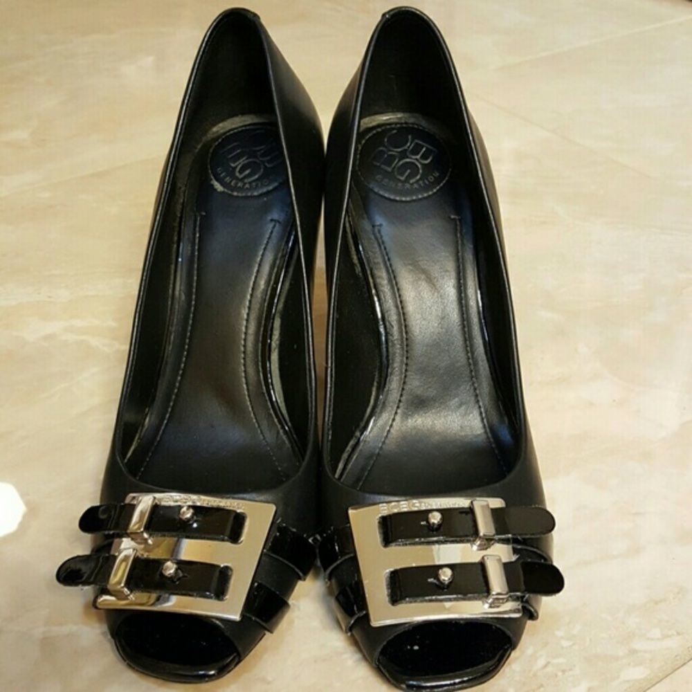 BCBGENERATION BLACK LEATHER HEELS